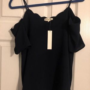 Monteau NWT open shoulder scallop blouse navy blue